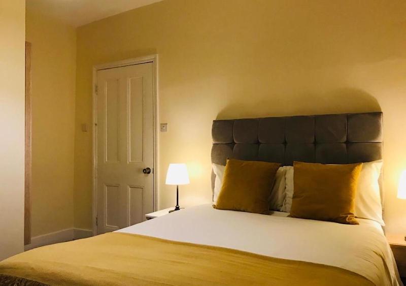 Double Room with Private Bathroom image 1