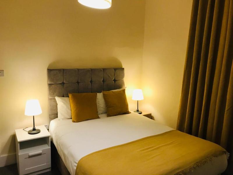 Double Room with Shared Bathroom image 1