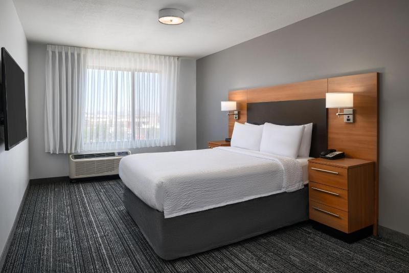 Two-Bedroom Suite image 4
