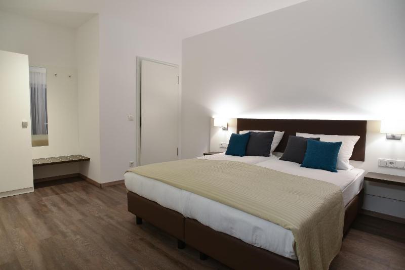 Double Room image 1