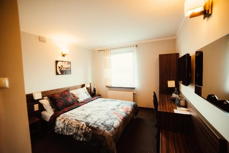 Double Room image 3