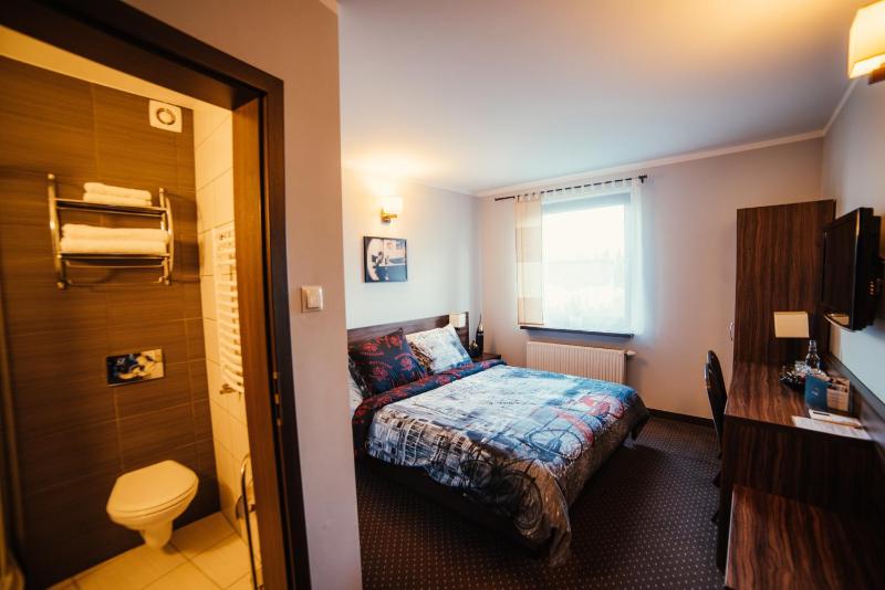 Double Room image 4