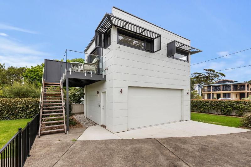 Azure Studio - Ocean Glimpses - 3 Mins Walk to Beach - image 8