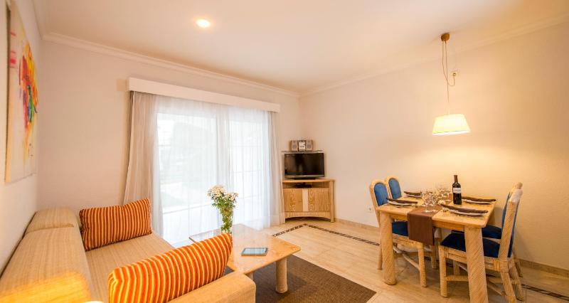 One-Bedroom Apartment image 4