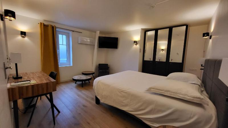 Air-Conditioned Room image 3