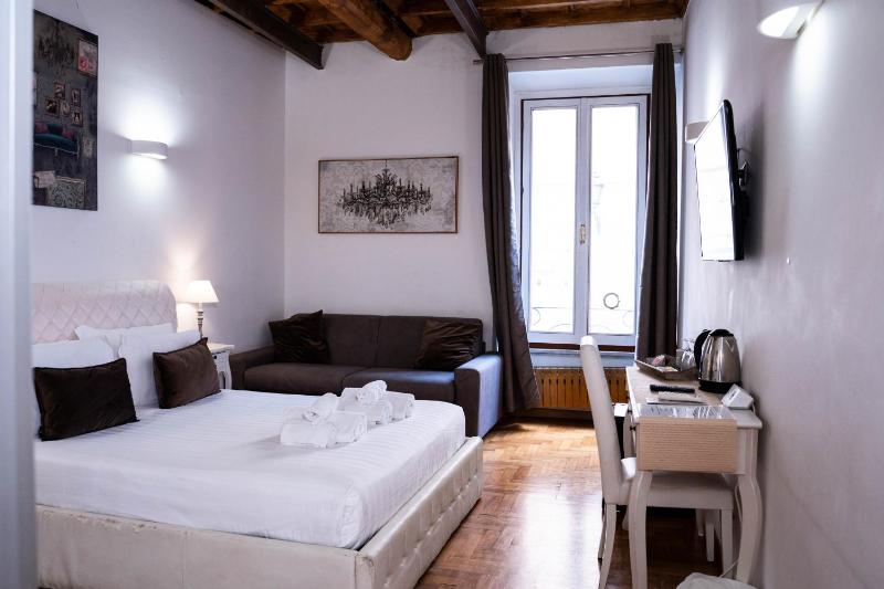Triple Room with Private Bathroom image 4