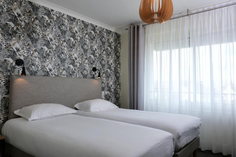 Superior Twin Room image 2