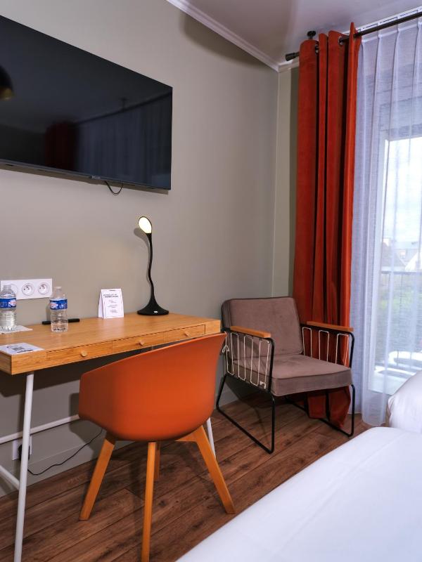 Superior Twin Room image 4