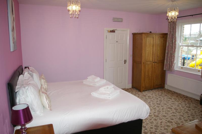 Family Room image 2