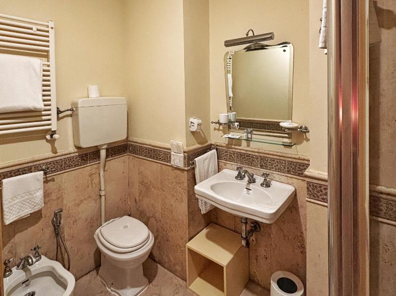 Albergo delle Drapperie - image 2