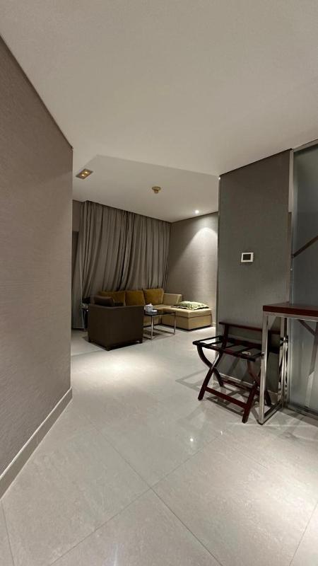 Deluxe Suite image 3