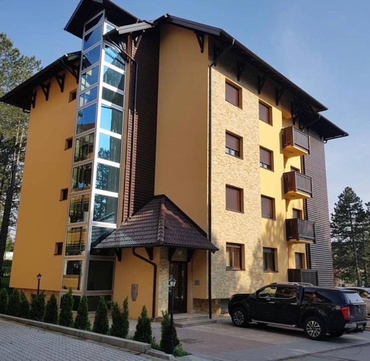 Apartment Mountain Dreams - image 11