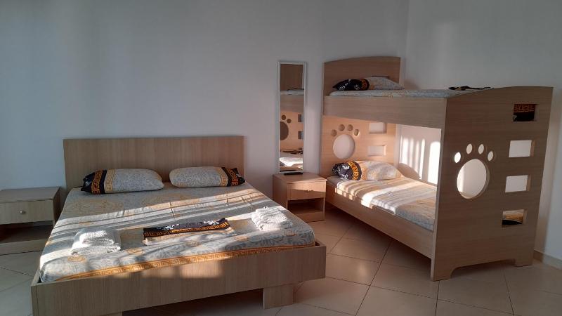 Comfort Quadruple Room image 1