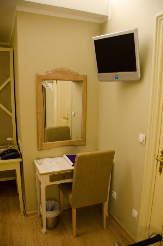 Economy Double Room with Welcome Drink image 2