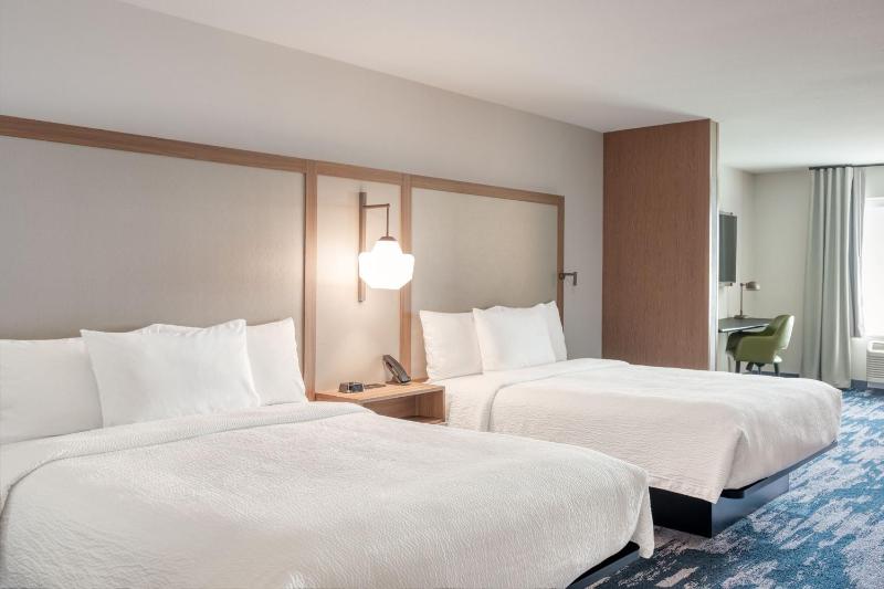 Queen Suite with Two Queen Beds and Sofa Bed  image 3