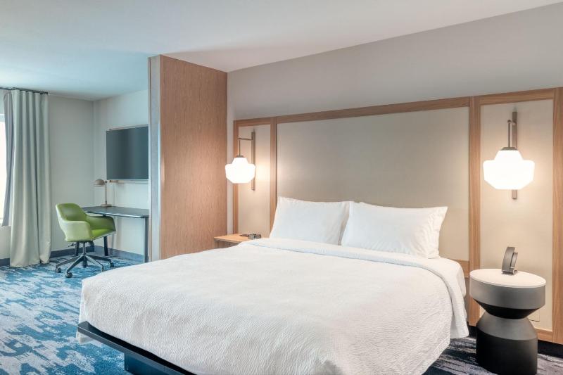 King Suite with Sofa Bed image 2
