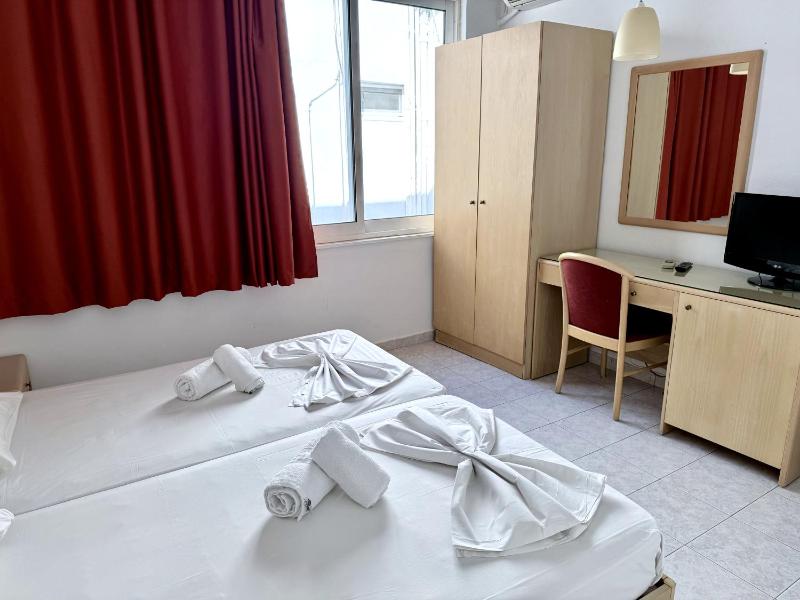 Internal Room with Window (no view) image 1