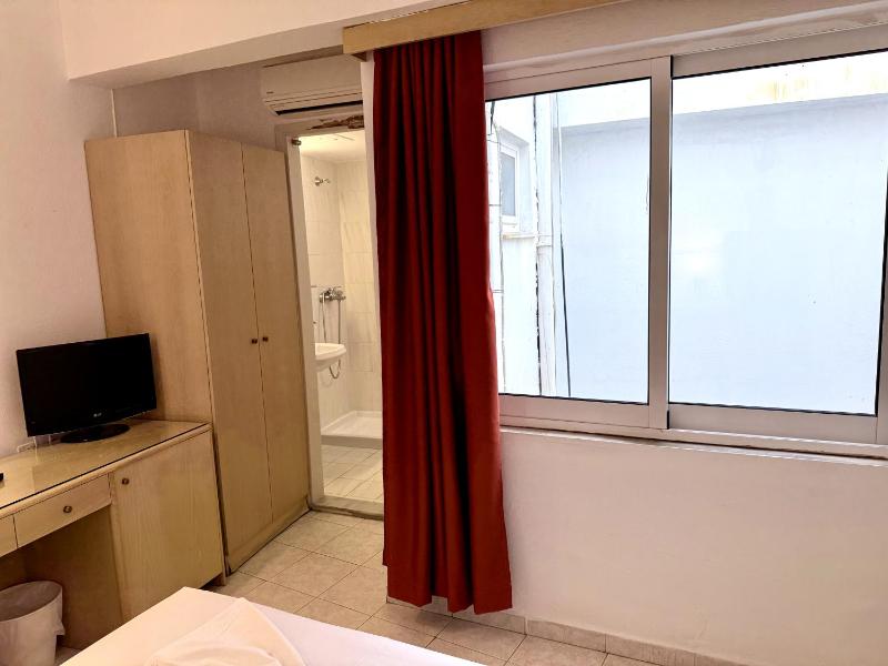 Internal Room with Window (no view) image 2