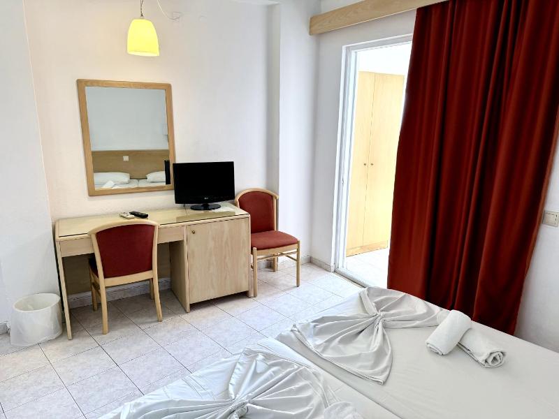 Superior Room with City and Sea View image 4