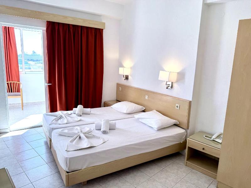 Superior Room with City and Sea View image 2