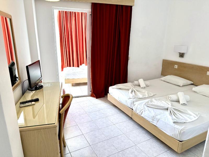 Superior Room with City and Sea View image 3