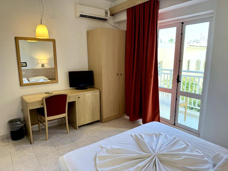 Standard Double or Twin Room with Balcony image 4