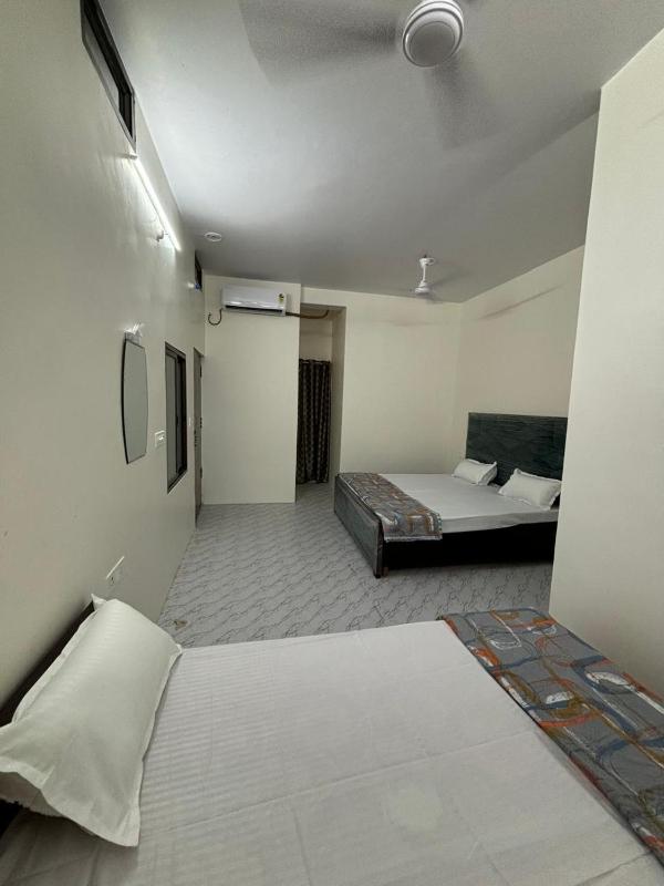 Pipewalas house I Near Kashi Vishwanath - image 3