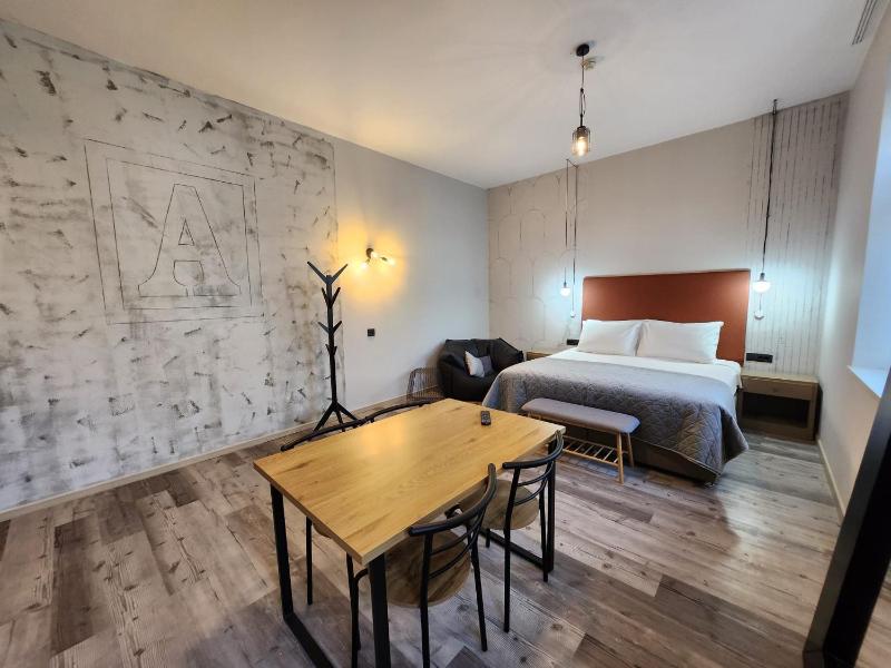 Large Double Room image 2