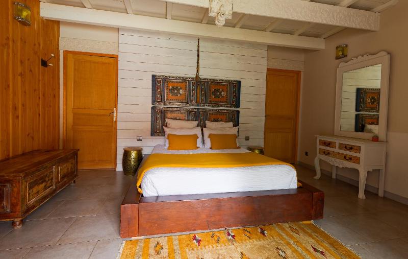 Double Room with Pool View image 1