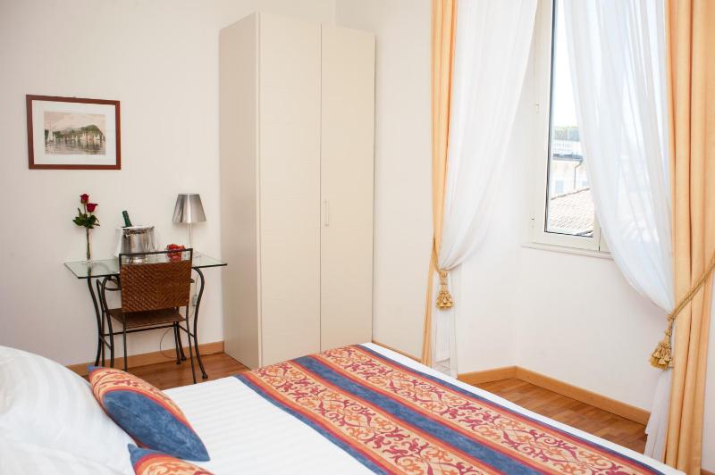 Double or Twin Room with City View image 4