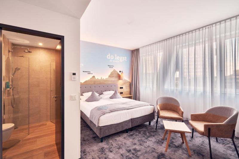 Comfort Double Room with Walk-In Shower image 4