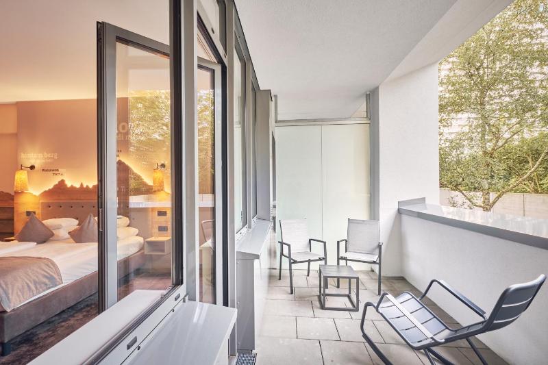 Executive Junior Suite with Walk-In Shower and Balcony image 4