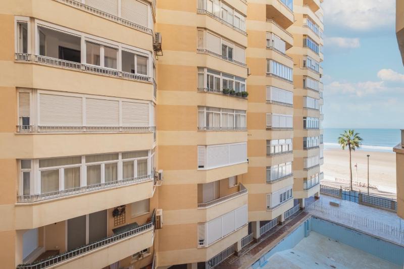 Disfruta Vacaciones Familiares Piso Frente al Mar - image 19