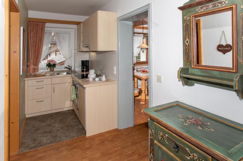One-Bedroom Apartment with Balcony and Mountain View   image 3