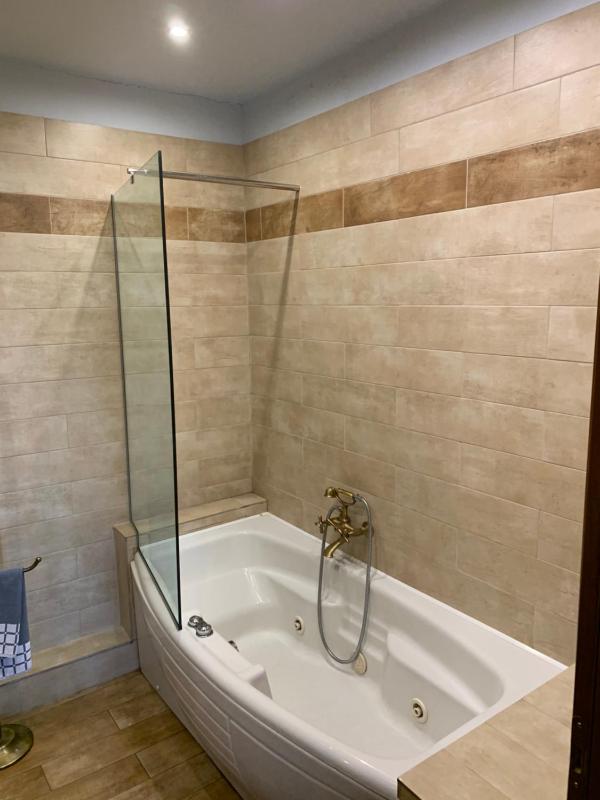 Junior Suite with Spa Bath and Lake View image 2
