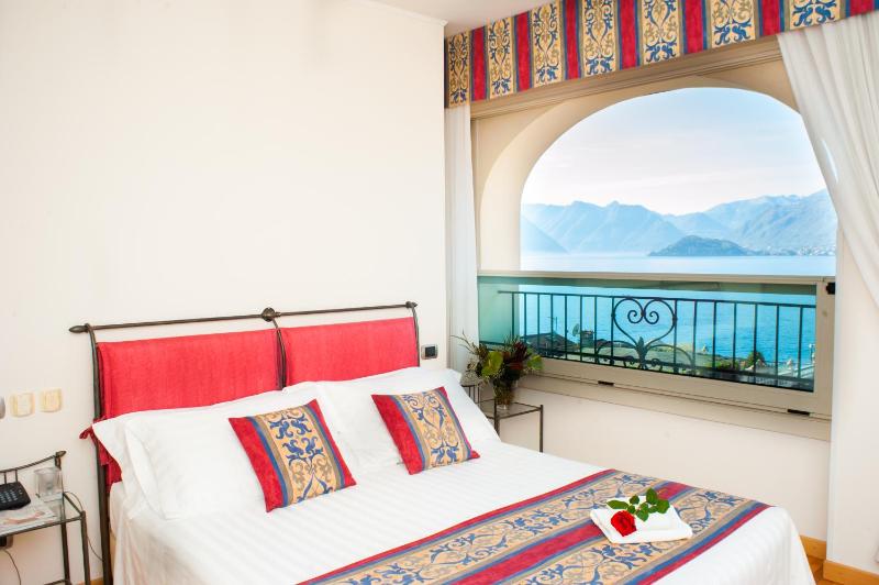 Superior Double Room with Lake View image 1