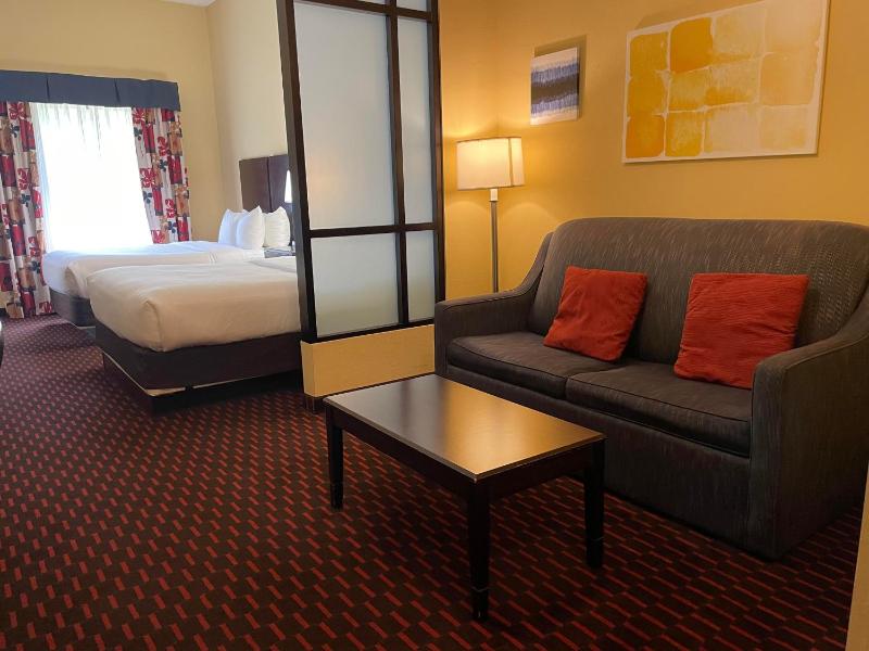 Queen Suite - Non-Smoking image 3