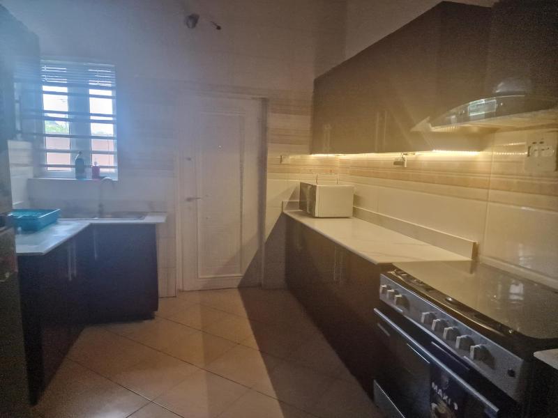 Luxury Lagos House with 4 Bedrooms - image 8