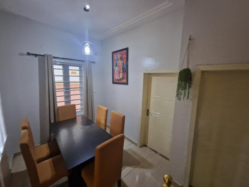 Luxury Lagos House with 4 Bedrooms - image 2