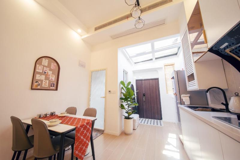 Shanghai Dreams - Hidden Gem on Yongkang Road - Entire Apartment - image 5