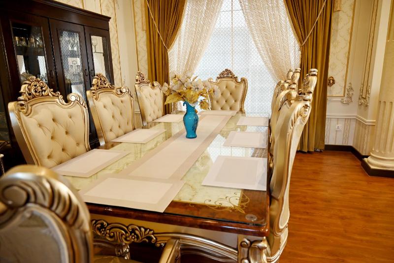 Luxury Spanish Villa Close to Raya Fairways Commercial - image 3
