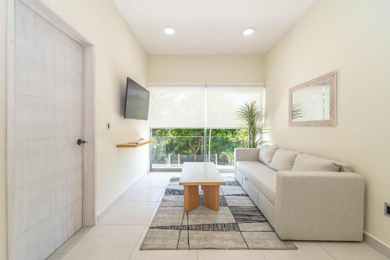 2 BD Suite with Balcony Rooftop Pool Hot Tub Gym #207 - image 8