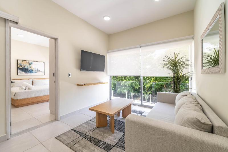 2 BD Suite with Balcony Rooftop Pool Hot Tub Gym #207 - image 23