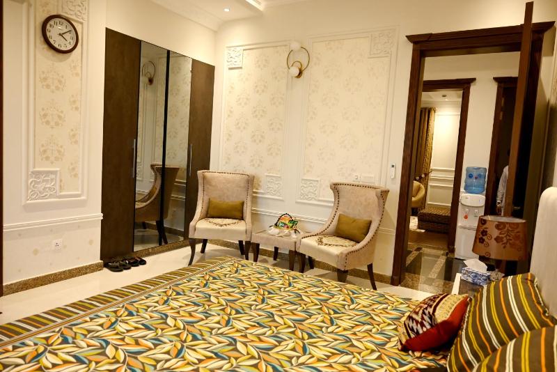 Luxury Spanish Villa Close to Raya Fairways Commercial - image 9