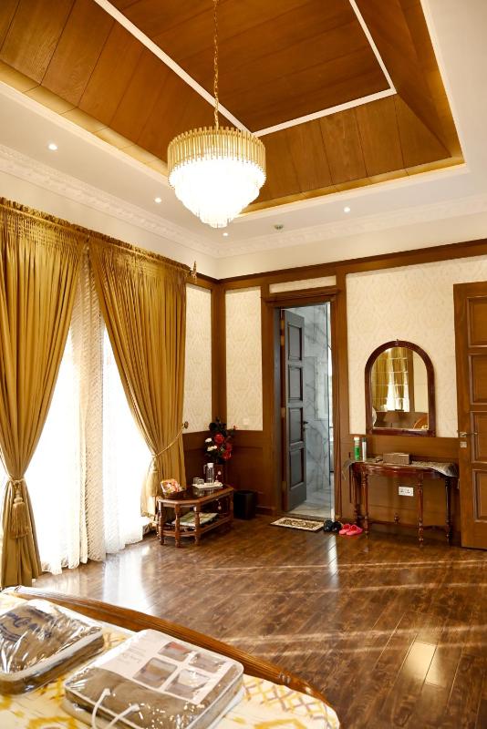 Luxury Spanish Villa Close to Raya Fairways Commercial - image 12