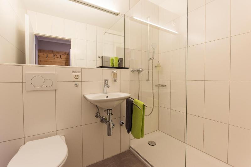 Twin Room image 2