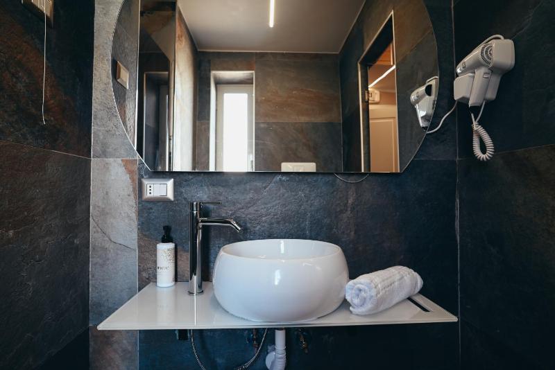 Standard Double or Twin Room image 3
