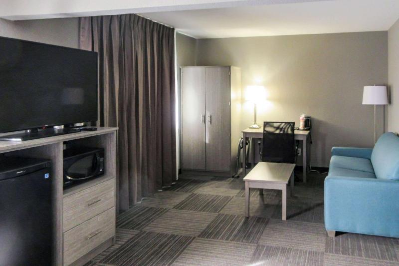 Suite with Two Double Beds - Non-Smoking image 2