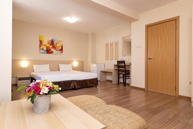 Junior Suite with Balcony image 1