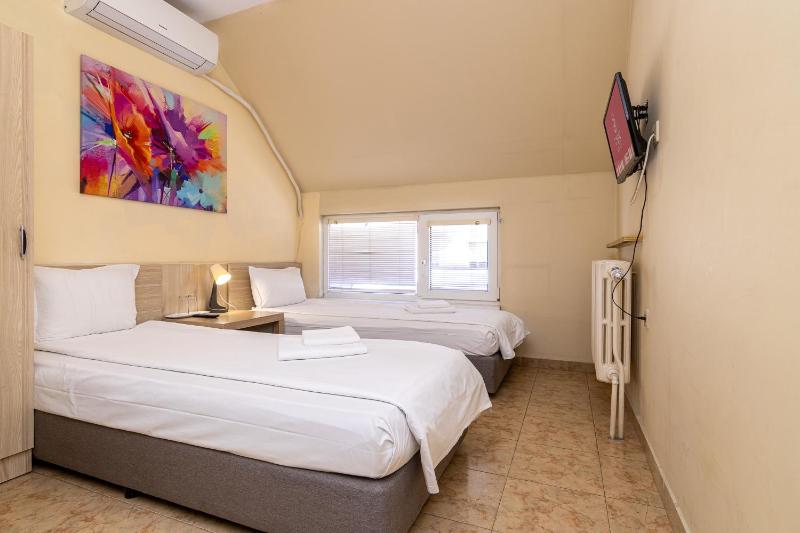 Quadruple Room image 4